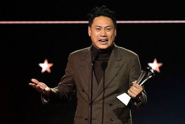 Jon M. Chu («Wicked») wurde als bester Regisseur ausgezeichnet. - © Chris Pizzello/Invision/AP/dpa