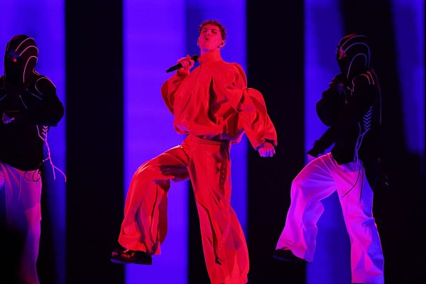 Silvester Belt (M) aus Litauen mit dem Titel «Luktelk» auf der Bühne beim Finale des Eurovision Song Contest 2024. - © Jens Büttner/dpa