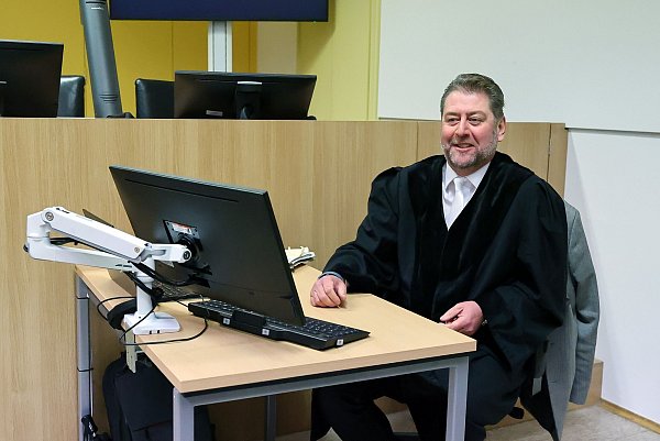 Die Staatsanwaltschaft sieht einen Mord gegeben. - © Daniel Löb/dpa