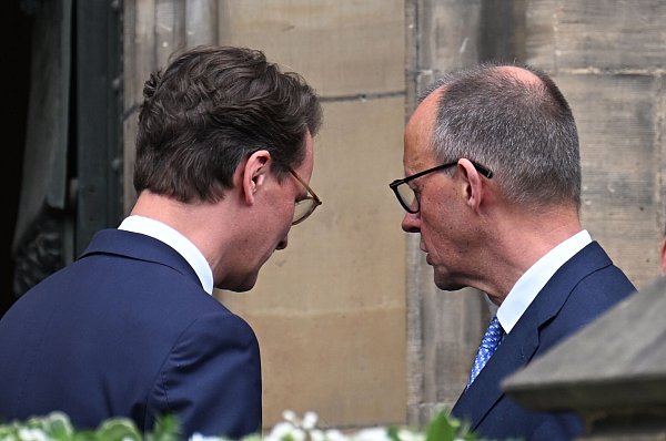 NRW-Ministerpräsident Wüst akzeptiert nicht, dass die Bundesregierung die Stromsteuer nicht auch für alle Bürger senken will. (Archivbild) - © Federico Gambarini/dpa