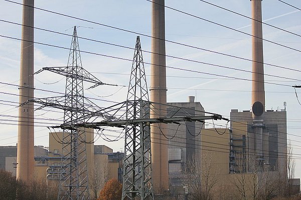 Das Kraftwerk in Porta-Veltheim schließt bereits 2015. - © Foto: Alex Lehn