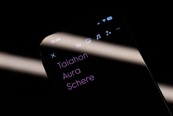 In den Top 3 für das Jugendwort des Jahres 2024 standen die Begriffe «Talahon», «Aura» und «Schere». - © Rolf Vennenbernd/dpa