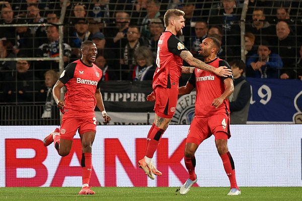 Jonathan Tah hatte den Favoriten in Führung gebracht. - © Friso Gentsch/dpa