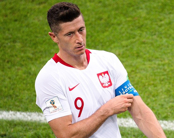 Künftig nicht mehr Kapitän? Robert Lewandowski ist sauer. - © Petter Arvidson/Bildbyran via ZUMA Press/dpa