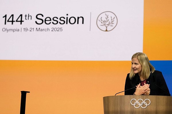 Für Kirsty Coventry - © Thanassis Stavrakis/AP/dpa