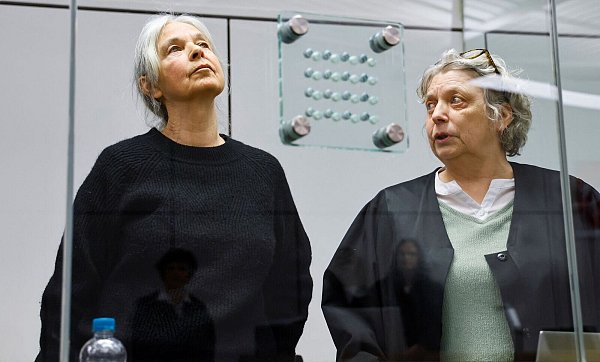 Daniela Klette (links) mit ihrer Rechtsanwältin. - © Wolfgang Rattay/Reuters/Pool/dpa