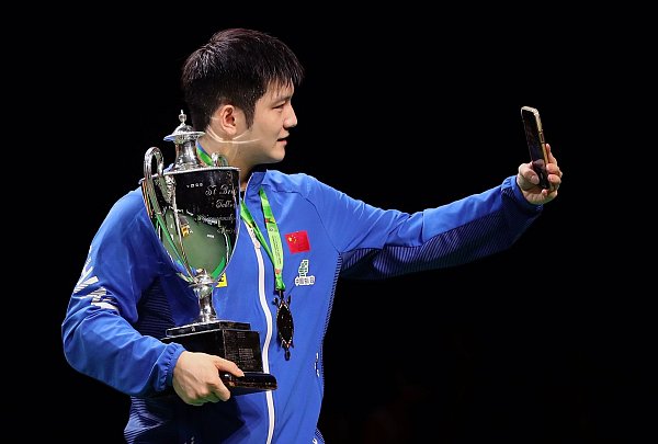 Bald in Saarbrücken aktiv: der ehemalige Tischtennis-Weltmeister Fan Zhendong. - © Wang Dongzhen/XinHua/dpa
