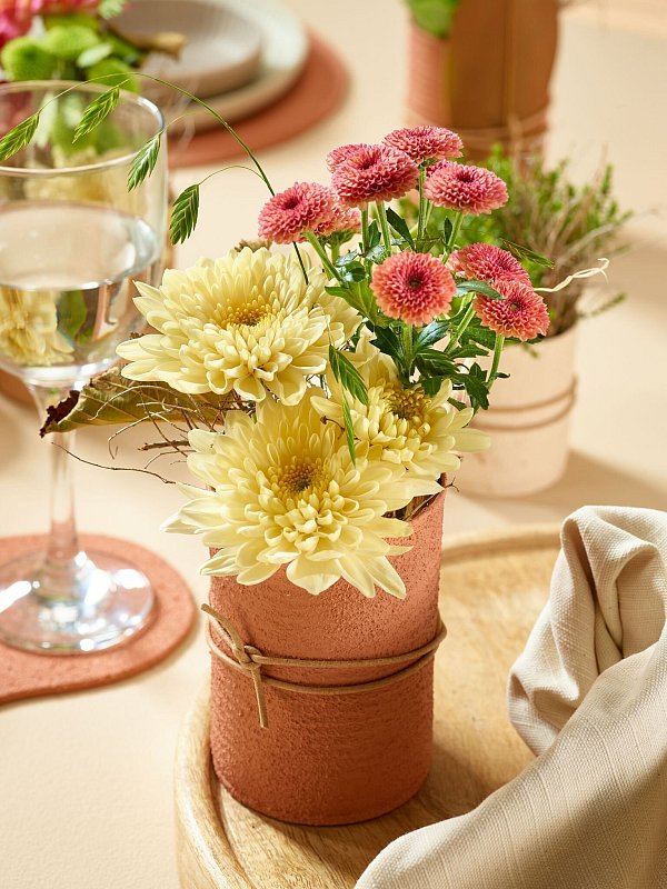Herbstliche Chrysanthemen-Arrangements bringen Farbe und Frische ins Zuhause. - © JustChrys.com/dpa-tmn