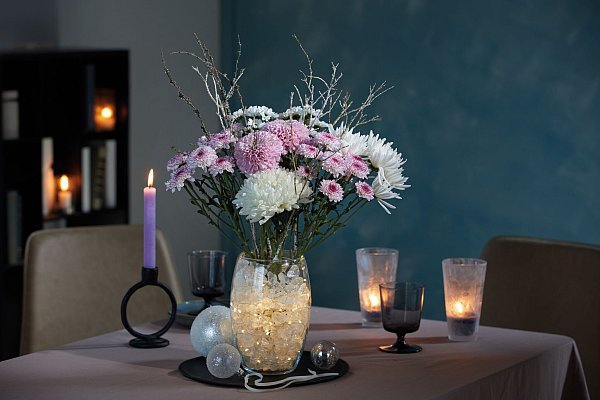 Winterliche Blütenpracht: Chrysanthemen strahlen als Deko-Highlight in der kalten Jahreszeit. - © JustChrys.com/dpa-tmn