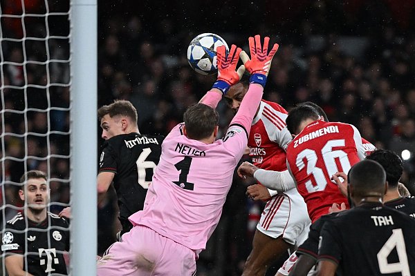 Bayern-Torwart Manuel Neuer kann den Rückstand nicht verhindern. - © Sven Hoppe/dpa