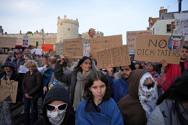 Schon vor Trumps Ankunft kam es zu Protesten. - © Kin Cheung/AP/dpa