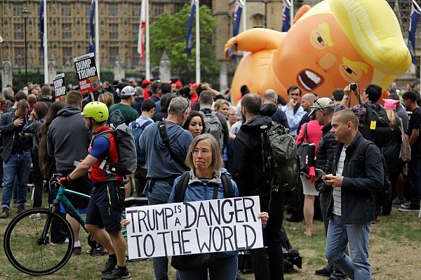 Der Trump-Ballon erlangte in Großbritannien große Berühmtheit. (Archivbild) - © Matt Dunham/AP/dpa