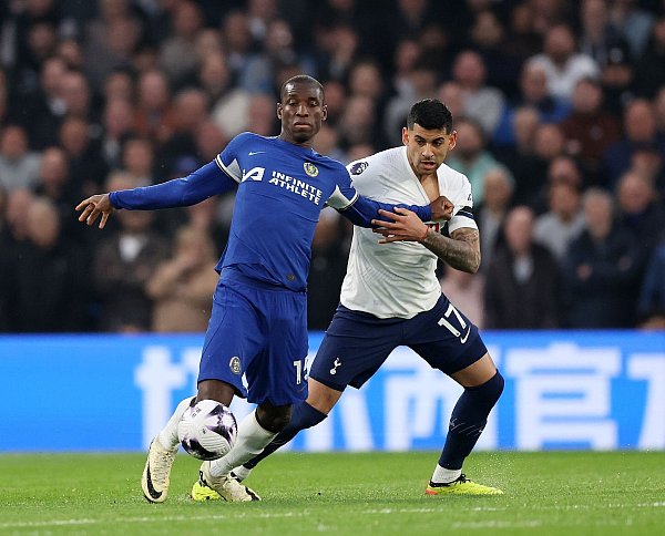 Spielt er bald wieder im Chelsea-Trikot? Nicolas Jackson (l) - © David Klein/CSM via ZUMA Press Wire/dpa
