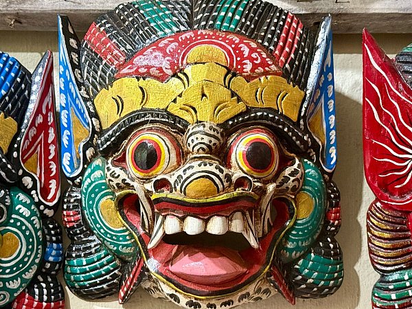 Die Balinesen haben einen einzigartigen Glauben, geprägt vom mythologischen Wesen und dem Gleichgewicht zwischen Gut und Böse. - © Carola Frentzen/dpa