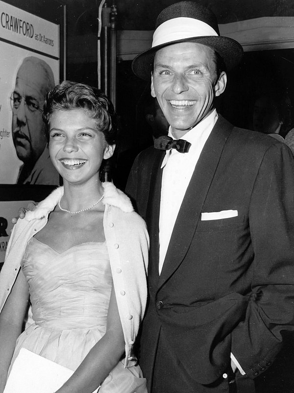 Die älteste Tochter von Frank Sinatra nahm mit ihrem Vater Songs auf. (Archivbild) - © UPI/dpa