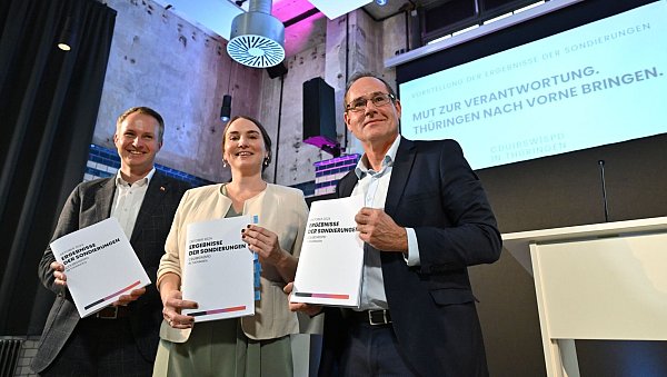 Die Sondierungsgespräche für eine Brombeer-Koalition in Thüringen sind abgeschlossen. Noch sind Fragen offen. - © Martin Schutt/dpa