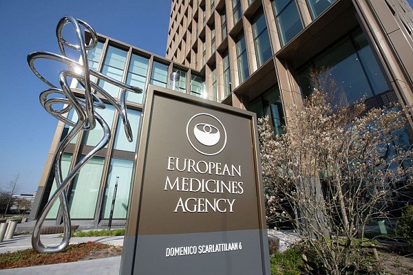 Europäische Arzneimittelbehörde (EMA) empfiehlt die Zulassung eines wichtigen Medikaments. (Archivbild) - © Peter Dejong/AP/dpa