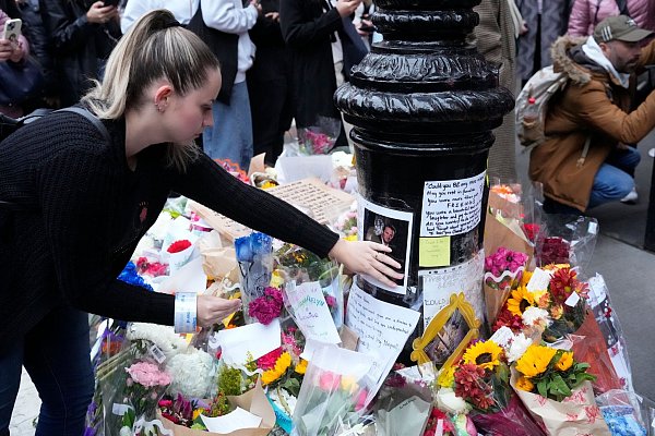 Der plötzliche Tod von Matthew Perry schockierte die Fans. (Archivbild) - © Charles Sykes/Invision/AP/dpa