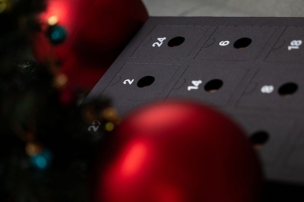 24 Mal edle Nüsse und Knabbereien für über 100 Euro: Exklusive Adventskalender liegen im Trend. - © Hannes P. Albert/dpa