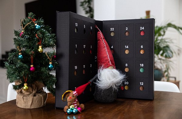Schicke Verpackung, edler Inhalt: Für Adventskalender kann man locker mehrere Hundert Euro ausgeben. - © Hannes P. Albert/dpa