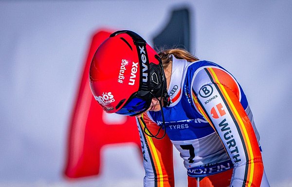Mit den Kräften am Ende: Im Slalom wurde die angeschlagene Lena Dürr Achte. - © Jens Büttner/dpa