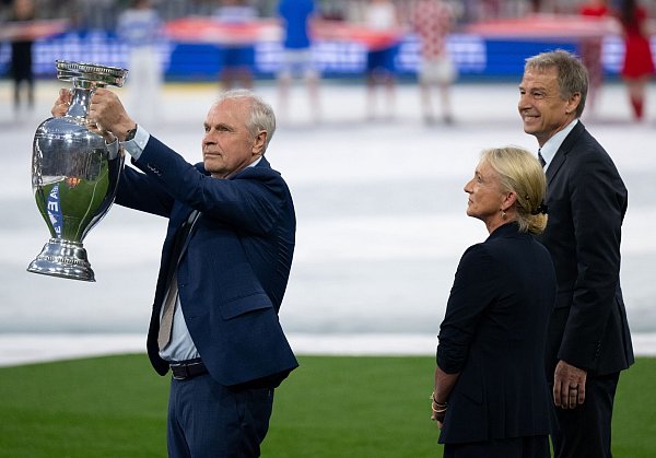 Auch Bernard Dietz wird in die Hall of Fame des deutschen Fußballs aufgenommen. (Archivbild) - © Sven Hoppe/dpa
