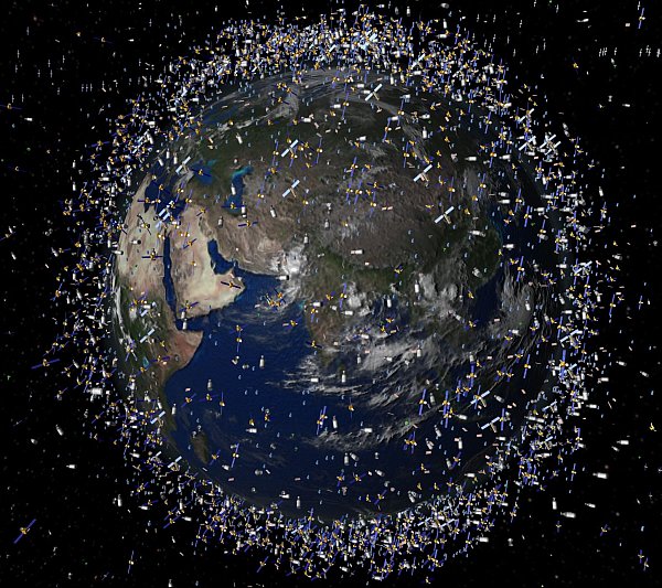 In Wirklichkeit sind die Satelliten viel kleiner als auf dem computergenerierten Bild - aber es sind wirklich Tausende. - © ESA/dpa