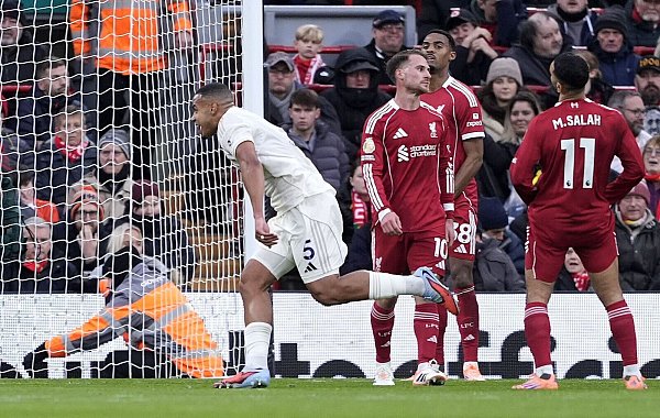 Frust bei Liverpool nach der sechsten Niederlage der Premier-League-Saison. - © Peter Byrne/PA Wire/dpa