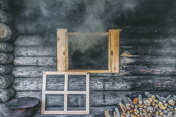 Mit Rauch wird die Sauna beheizt, der abgelassen wird, bevor die Gäste eintreten. - © Tõnu Runnel/Brand Estonia/dpa-tmn