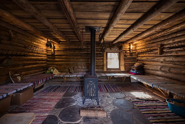 Ausruhen in wohlig-rustikalem Ambiente: Ruheraum auf der Mooska-Farm. - © Silver Gutmann/Brand Estonia/dpa-tmn