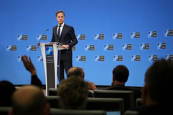 Nato-Generalsekretär Mark Rutte machte klar, dass die Nato - wenn notwendig - auch ein Flugzeug abschießen werde. - © Virginia Mayo/AP/dpa
