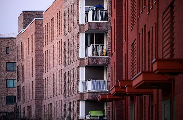 Der Neubau in Deutschland schwächelt seit Jahren (Archivbild) - © Julian Stratenschulte/dpa