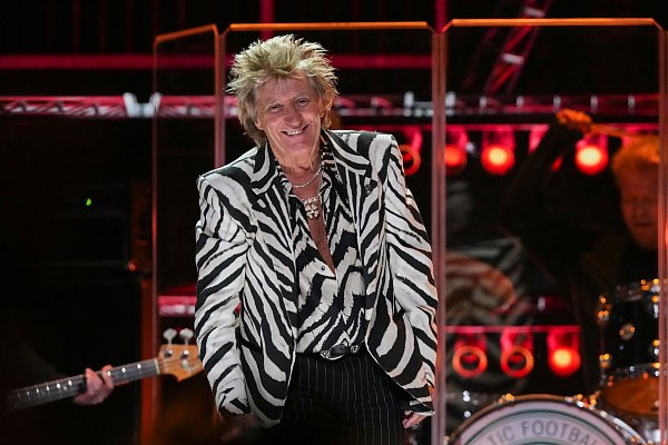Rod Stewart begeistert mit alten Hits. - © Jordan Strauss/Invision/AP/dpa