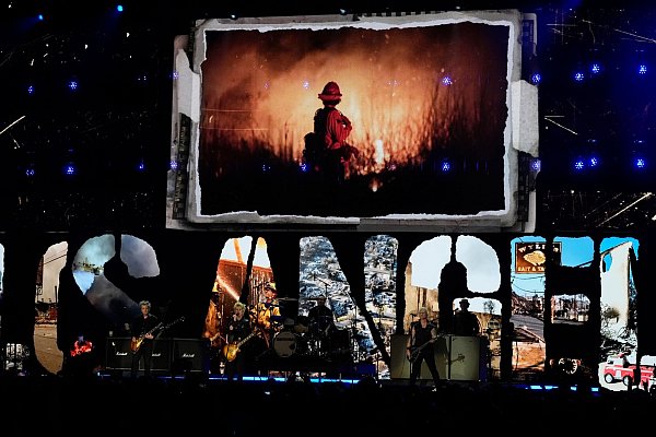 Die Einnahmen von dem Konzert sollen den Opfern der Feuerkatastrophe zukommen. - © Chris Pizzello/Invision/AP/dpa