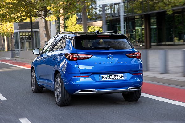 Welchen hätten S\\\' denn gern? Im Angebot sind Grandland mit Benzin- Diesel- oder mit Plug-in-Hybrid-Antrieb (Foto). - © Opel/dpa-tmn