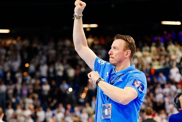Trainer Filip Jicha und der THW Kiel streben den zweiten Titel in dieser Saison an. - © Frank Molter/dpa