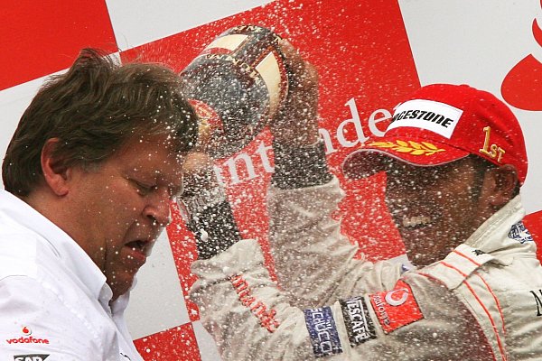 Wenn das Auto stimmt, traut Haug Hamilton auch mit Ferrari den Titel zu - © picture alliance / dpa