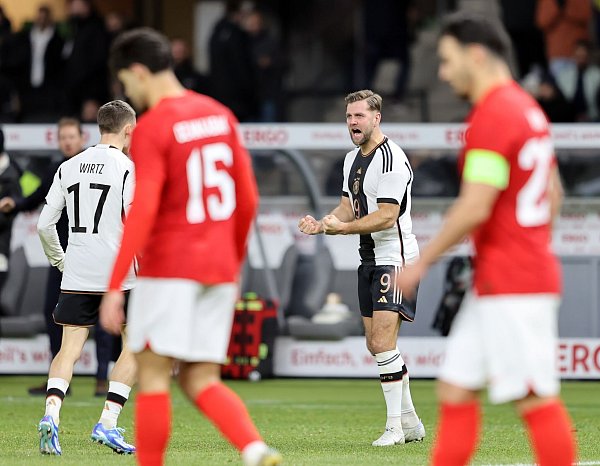 Niclas Füllkrug (M) war Schütze des zweiten deutschen Tores. - © Andreas Gora/dpa
