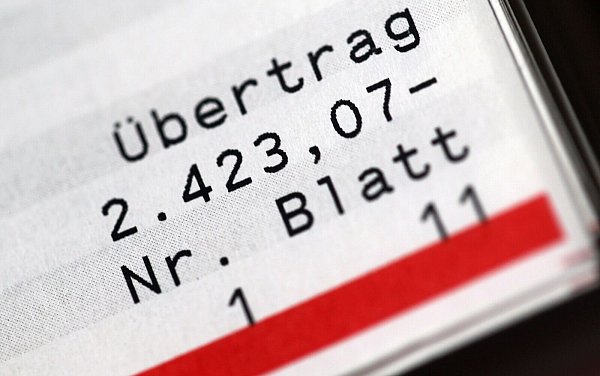 Die Einräumung eines Dispokredits kann die Bonität erhöhen - wenn man ihn verantwortungsvoll einsetzt. - © Mascha Brichta/dpa-tmn