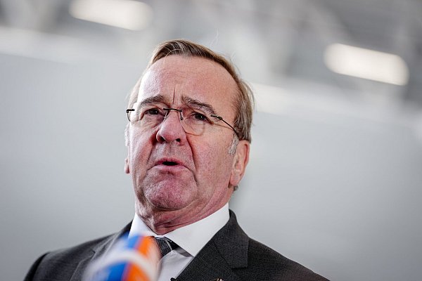 Aus Sicht von Übersetzer Klaus Jöken hat der Pistorius aus dem «Asterix»-Band eine verblüffende Nähe zum deutschen Verteidigungsminister. (Archivbild) - © Kay Nietfeld/dpa