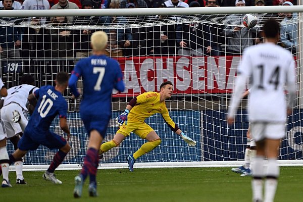Christian Pulisic (2.v.l.) brachte die USA mit einem sehenswerten Schuss in Führung. - © Federico Gambarini/dpa