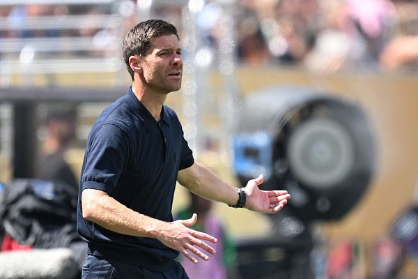 Machtloser Trainer am Spielfeldrand: Xabi Alonso. - © Sven Hoppe/dpa