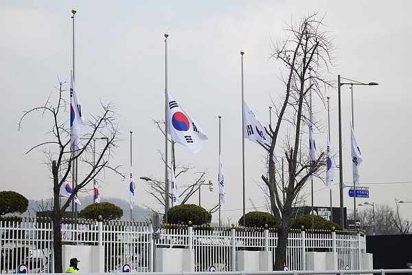 In Südkorea wurde nach dem Unglück Staatstrauer angeordnet. - © Lee Jin-man/AP/dpa