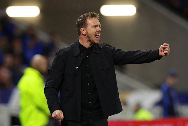 Bundestrainer Julian Nagelsmann jubelt gegen Frankreich an der Seitenlinie. - © Christian Charisius/dpa