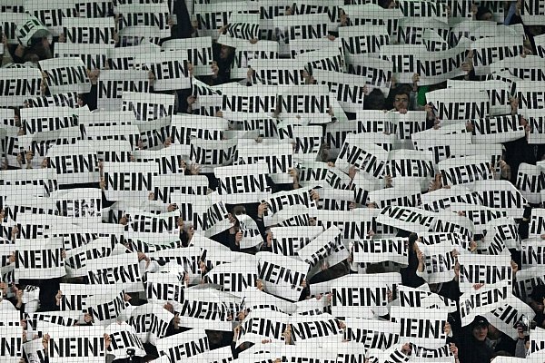 Borussias Fans sagen Nein zu den Plänen der Politik. - © Ulrich Hufnagel/dpa