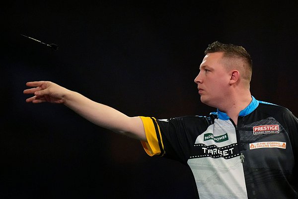 Für Chris Dobey ist die WM-Reise beendet. - © Kirsty Wigglesworth/AP/dpa