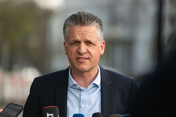 Der Parlamentsgeschäftsführer der Unionsfraktion, Thorsten Frei (CDU), zeigt sich zuversichtlich, dass es in dieser Woche eine Einigung bei den Koalitionsverhandlungen gibt. - © Christophe Gateau/dpa