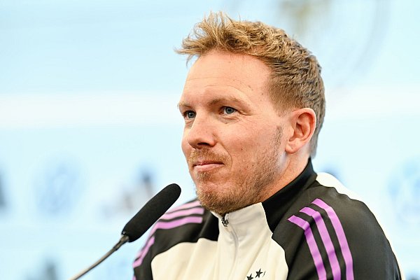 Bundestrainer Julian Nagelsmann erklärt seine Sicht der Dinge. - © Uwe Anspach/dpa