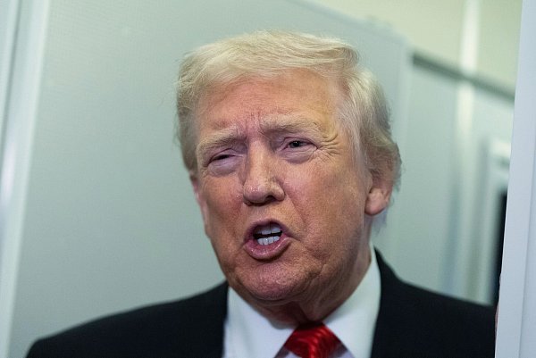 Trump mischt sich in den Wahlkampf ein. - © Manuel Balce Ceneta/AP/dpa