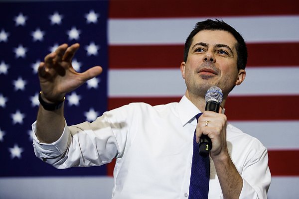 Verkehrsminister Pete Buttigieg gilt als möglicher Vizepräsidentenkandidat. (Archivbild) - © Matt Rourke/AP/dpa